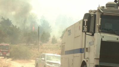  İzmir Büyükşehir Belediyesi İtfaiye Dairesi Başkanlığı ekipleri, bugün iki ilçede