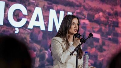 Cumhurbaşkanı Vjosa Osmani’nin Mitroviça’ya yaptığı ziyaretle ilgili tepkiler sürüyor. GUXO