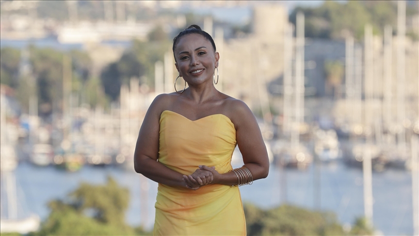 Müzik öğretmeni ve şan eğitmeni soprano Ceylan Mira Balcı, Anadolu'yu