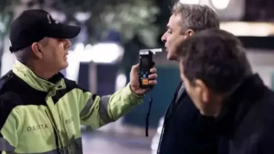 Başbakan Miçotakis, Atina’da polis kontrolüne takıldı. Alkolmetreye üfleyen Miçotakis alkolsüz