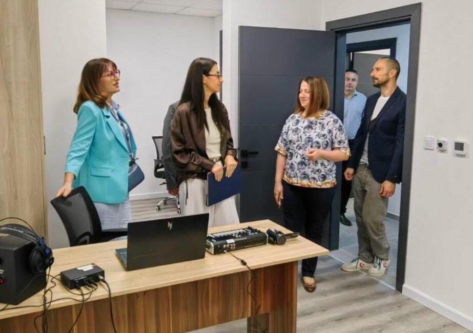 Gençlik ve Spor Bakan Yardımcısı Yuliya Todorova Kırcaali Gençlik Merkezi’ni