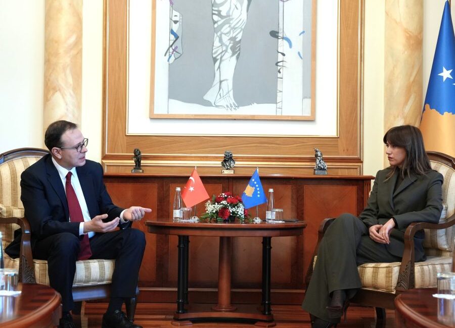 Kosova Meclis Başkanı Albulena Haxhiu, bugün Türkiye’nin Priştine Büyükelçisi Tunç
