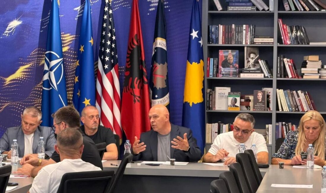 İttifak Partisi (Aleanca) Başkanı Ardian Gjini, partisinin Başkanlık Divanı toplantısının