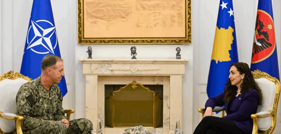 Kosova Cumhurbaşkanı Vjosa Osmani, Priştine’de pazartesi günü NATO’da görevli Amerikalı