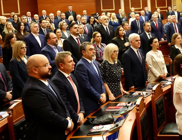 Alban Parlamentosu Yeni Döneme Başladı Alban Parlamentosu yeni döneme girdi