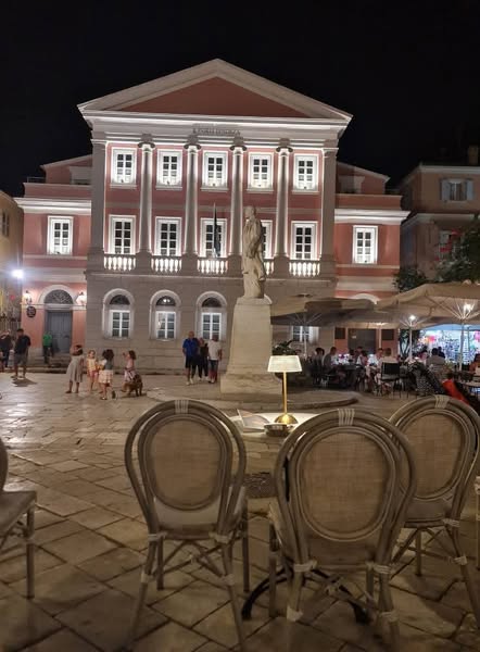 Korfu Adası’nda İtalya Benzeri Bir Tatil Deneyimi Korfu Adası, özellikle