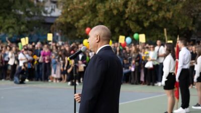 Cumhurbaşkanı Radev’den Öğrencilere ve Öğretmenlere Destek Mesajı Bulgaristan Cumhurbaşkanı Rumen