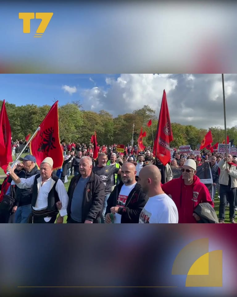 Arnavutluk’ta Hagë’de Protesto Gerçekleşti Arnavutluk‘tan gelen vatandaşlar, Hagë şehrinde bir