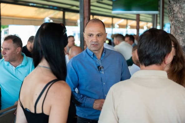 Ekonomik Zorluklar Derinleşiyor Vatandaşlar, artan ekonomik sıkıntılarla mücadele ederken, hükümetin