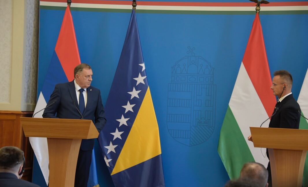 Bosna Hersek’te Artan Gerilim Demokratik Hareket Partisi Başkanı Milorad Dodik,
