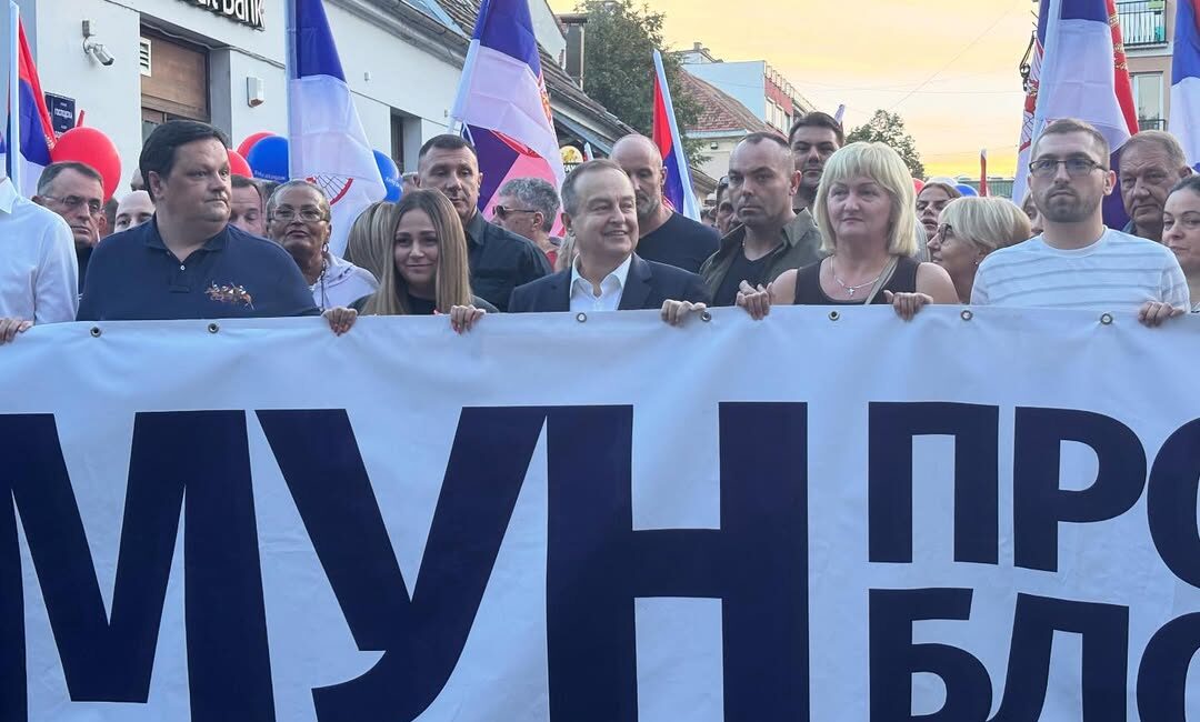 Zemun’da Protesto: Vatandaşlar Normal Hayata Dönüş Talebiyle Sokaklara Çıktı Zemun‘da