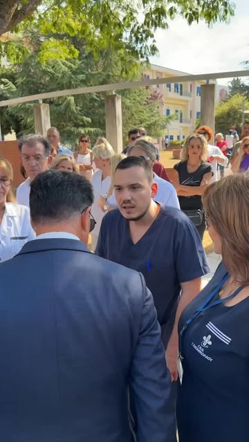 Adonis Georgiades Papakolau Hastanesi’ni Ziyaret Etti Adonis Georgiades, geçtiğimiz günlerde