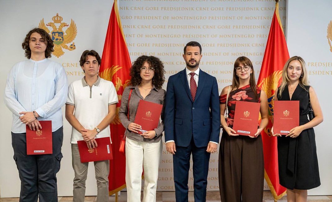 Montenegro Cumhurbaşkanı Milatović’ten Öğrencilere Burs Desteği Montenegro Cumhurbaşkanı Jakov Milatović,