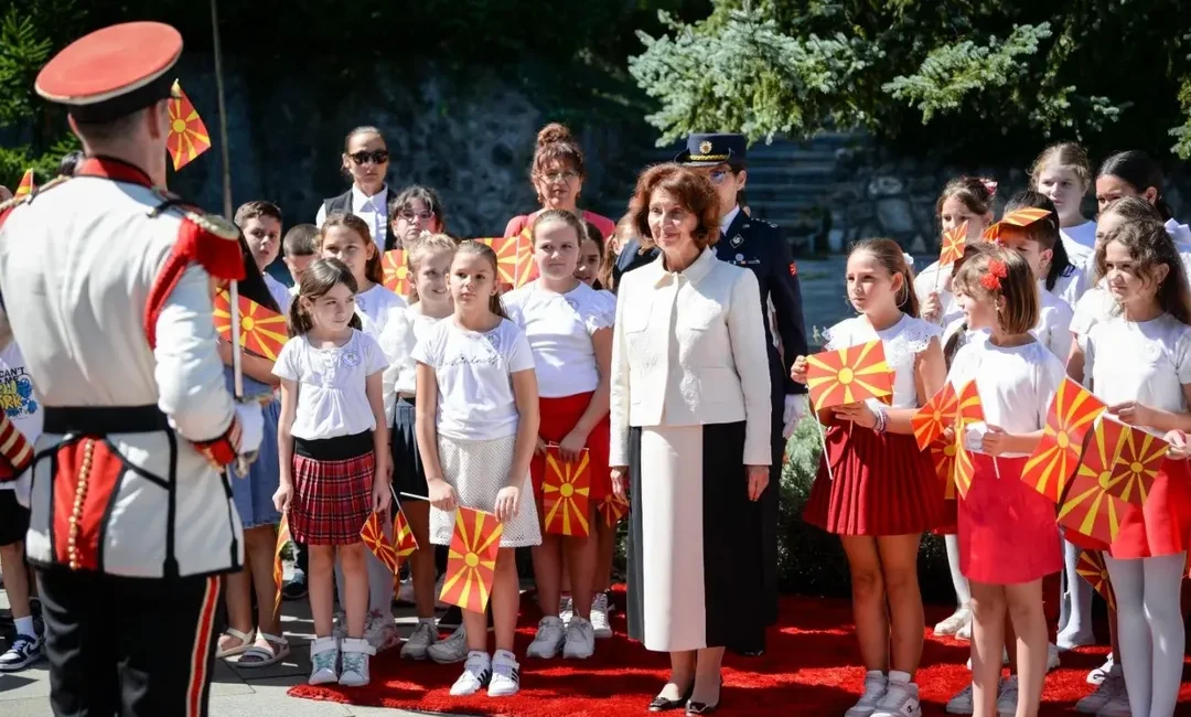 Öğrencilerden Cumhurbaşkanı’na Anlamlı Ziyaret Kuzey Makedonya Cumhurbaşkanı Gordana Siljanovska Davkova,