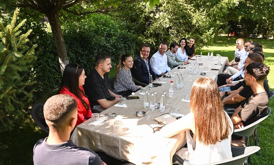 Kosova Başbakanı Mitrovicë’de Genç Adaylarla Bir Araya Geldi Kosova Başbakanı