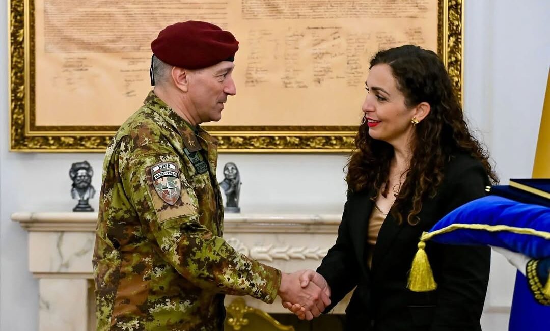Kosova Cumhurbaşkanı Vjosa Osmani, KFOR Komutanı Enrico Barduani’ye Kosova’daki barış