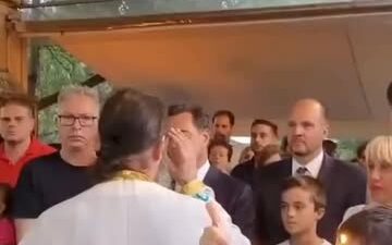 Adonis Georgiades Hastanede İkon Liturjisine Katıldı Adonis Georgiades, kısa süre