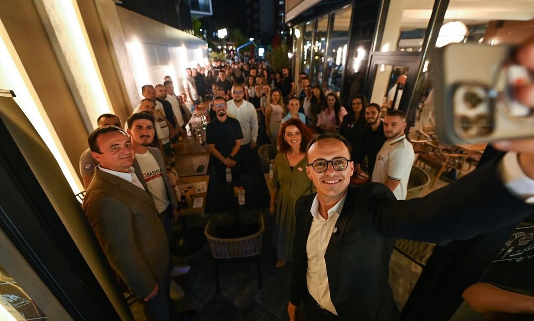 Gjilan’da Gençlerle Diyalog Kosova Başbakanı Albin Kurti, Gjilan’da gençlerle bir