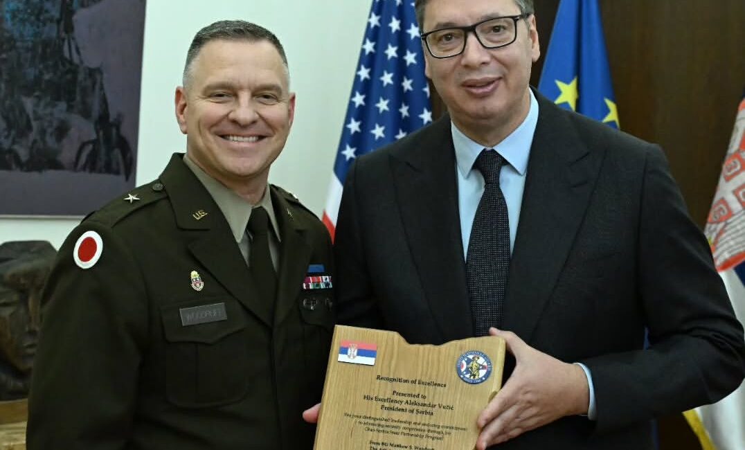 Sırbistan Devlet Başkanı Vučić, Ohio Ulusal Muhafız Komutanı General Vudraf