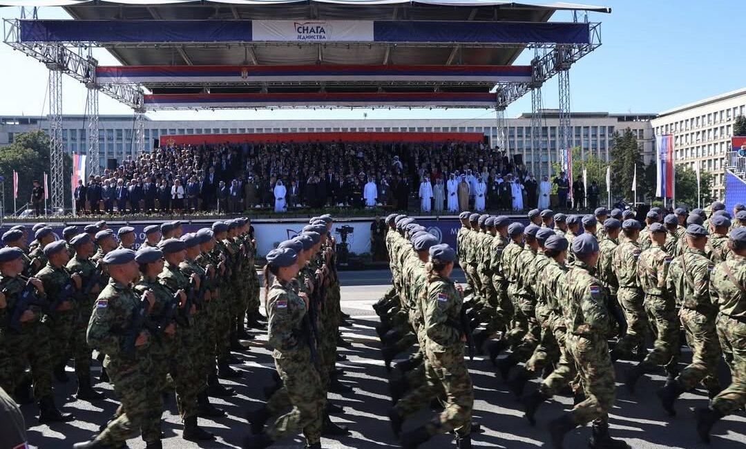 Demokratik Hareket Partisi Başkanı Milorad Dodik, Belgrad’daki Askeri Geçide Katıldı