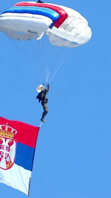 Sırbistan’da Milli Gurur Dolu Tören Sırbistan Cumhurbaşkanı Aleksandar Vučić, başkentte