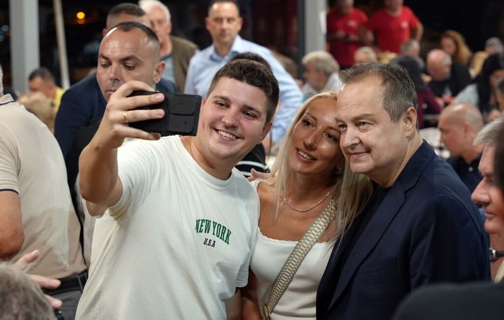 Ivica Dačić Halkla İç İçe Sırbistan Dışişleri Bakanı Ivica Dačić,