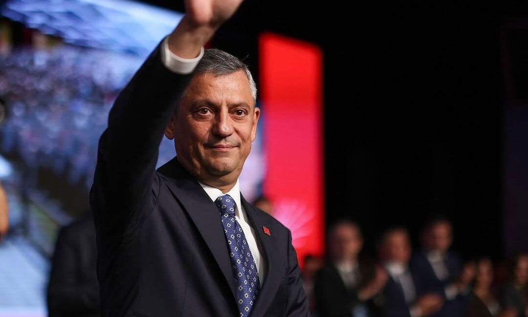 CHP’de Olağanüstü Kurultay Sonuçlandı: Özgür Özel Genel Başkan Oldu CHP,