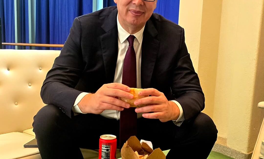 Aleksandar Vučić’ten Enerji Toplama Çağrısı Sırbistan Cumhurbaşkanı Aleksandar Vučić, konuşmasını