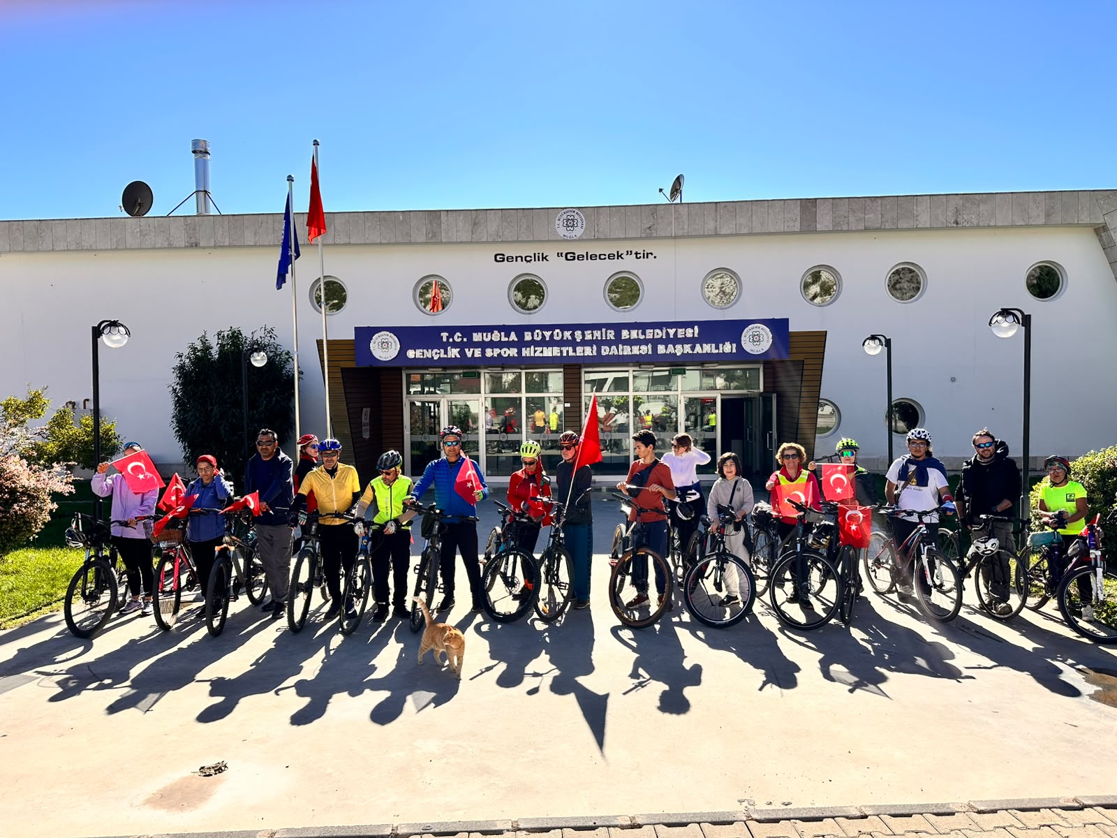 Muğla Büyükşehir Belediyesi, 29 Ekim Cumhuriyet Bayramı kutlamaları kapsamında trekking,